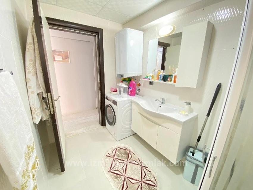 2+1 Wohnung Zum Verkauf In Seferihisar Ürkmez Bengiler, Praktische 2. Etage, Sauber