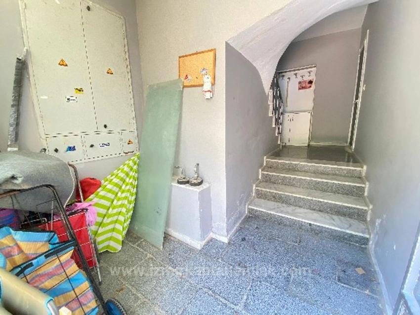 2+1 Wohnung Zum Verkauf In Seferihisar Ürkmez Bengiler, Praktische 2. Etage, Sauber