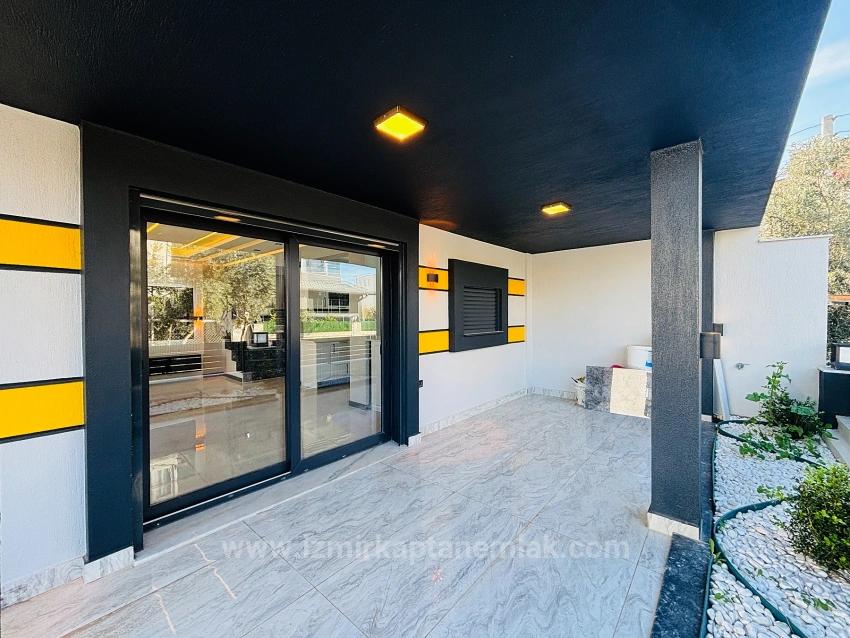 210 M² Große, Unabhängige Luxusgarten-3+1-Villa Zum Verkauf In Seferihisar Doğanbey