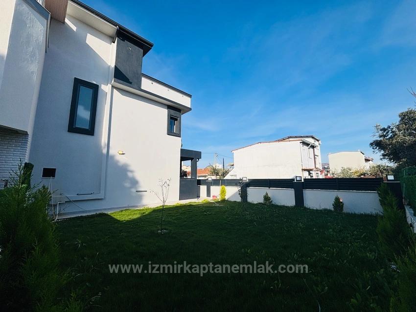 210 M² Große, Unabhängige Luxusgarten-3+1-Villa Zum Verkauf In Seferihisar Doğanbey