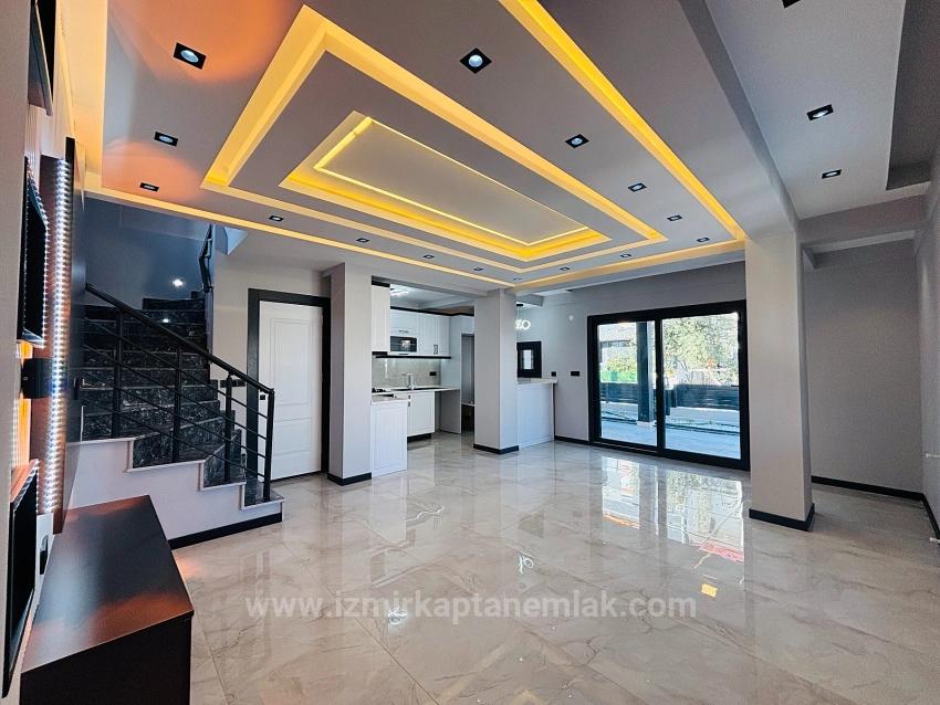 210 M² Große, Unabhängige Luxusgarten-3+1-Villa Zum Verkauf In Seferihisar Doğanbey