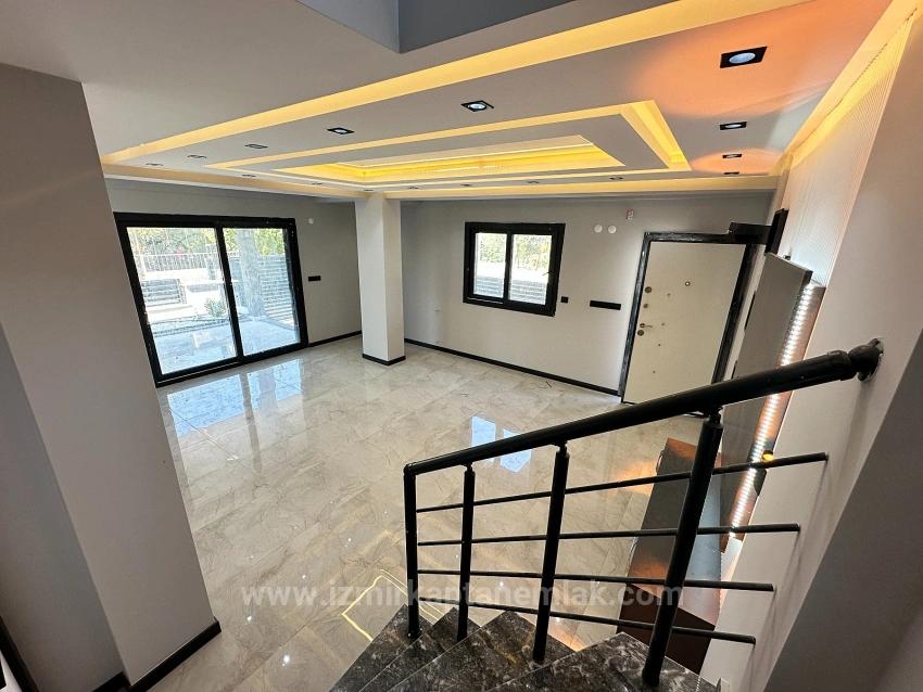 210 M² Große, Unabhängige Luxusgarten-3+1-Villa Zum Verkauf In Seferihisar Doğanbey