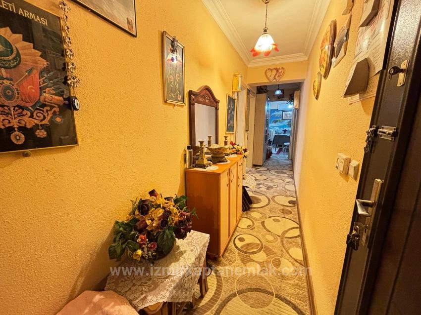 2+1-Zimmer-Wohnung Zum Verkauf Im Zentrum Von Seferihisar Ürkmez, 150 M Vom Strand Entfernt