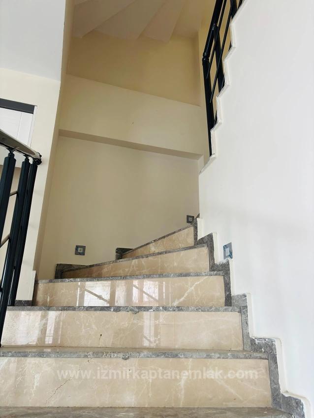 3+1 Villa Mit Großem Garten Zum Verkauf In Seferihisar Doğanbey