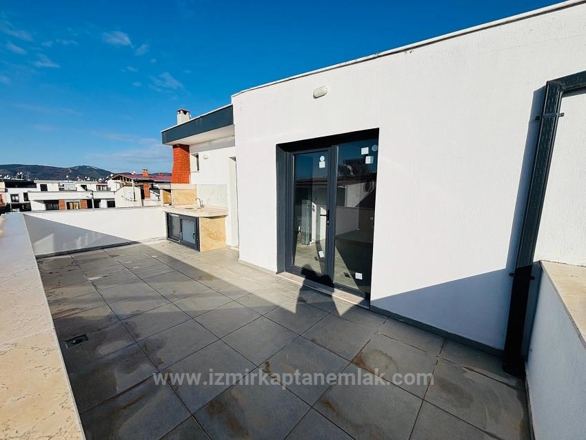 3+1 Villa Mit Großem Garten Zum Verkauf In Seferihisar Doğanbey