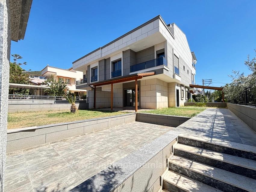 3+1 Villa Zum Verkauf In Menderes Özdere, 500 Meter Vom Strand Entfernt, Mit Parkplatz Und Großem Garten