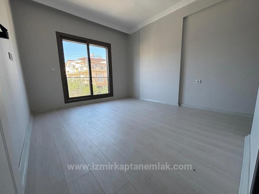 3+1 Villa Zum Verkauf In Menderes Özdere, 500 Meter Vom Strand Entfernt, Mit Parkplatz Und Großem Garten