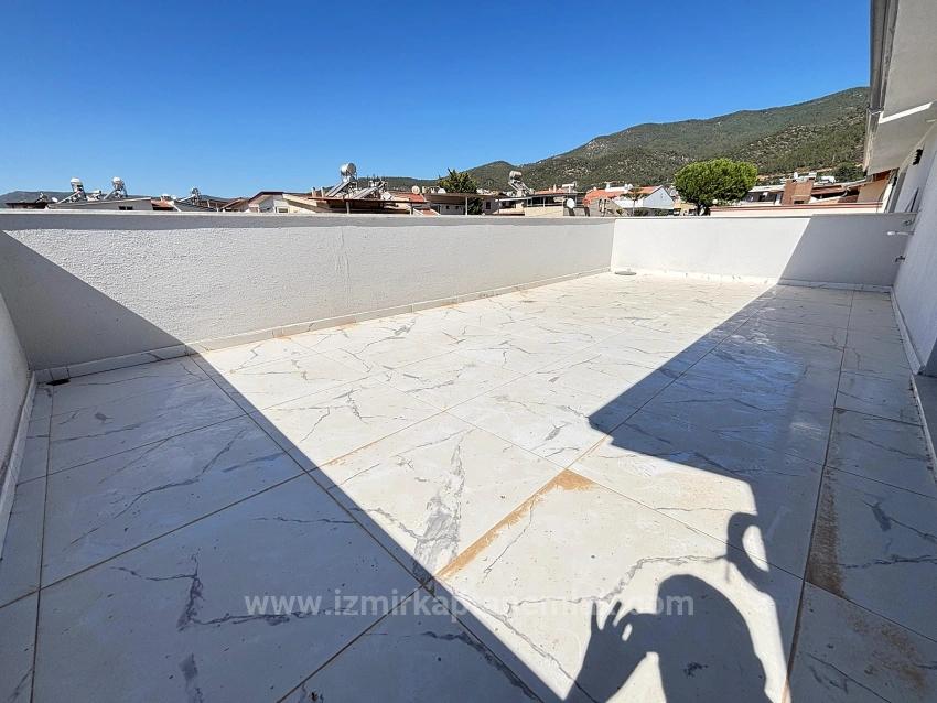 3+1 Villa Zum Verkauf In Menderes Özdere, 500 Meter Vom Strand Entfernt, Mit Parkplatz Und Großem Garten