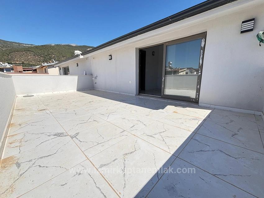 3+1 Villa Zum Verkauf In Menderes Özdere, 500 Meter Vom Strand Entfernt, Mit Parkplatz Und Großem Garten