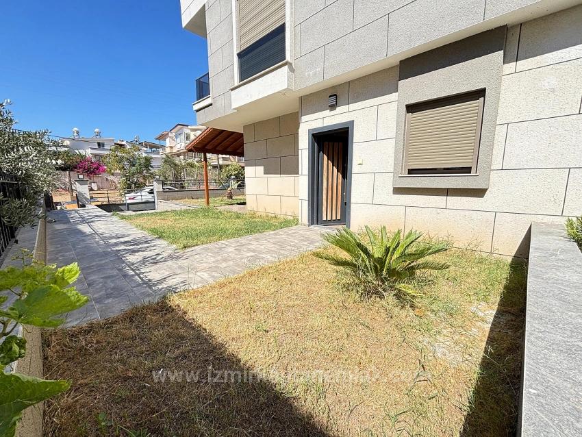 3+1 Villa Zum Verkauf In Menderes Özdere, 500 Meter Vom Strand Entfernt, Mit Parkplatz Und Großem Garten