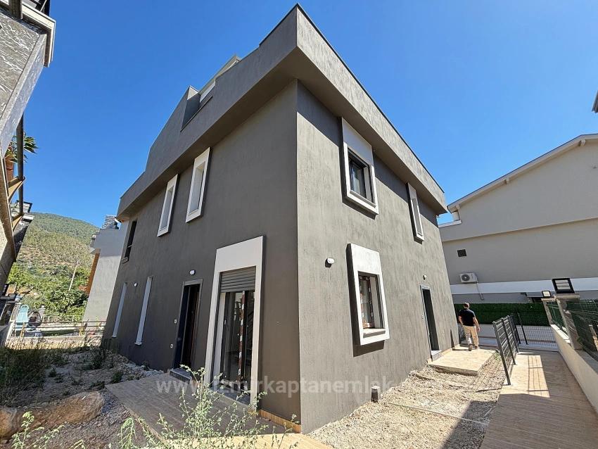 Großzügige 3+1-Zimmer-Villa Mit Separatem Eingang In Menderes Özdere Zu Verkaufen