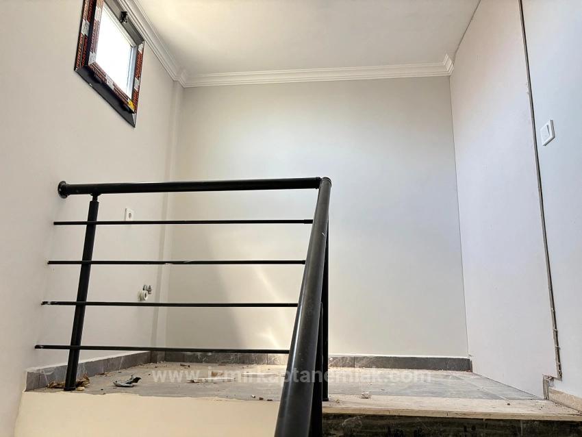 Großzügige 3+1-Zimmer-Villa Mit Separatem Eingang In Menderes Özdere Zu Verkaufen