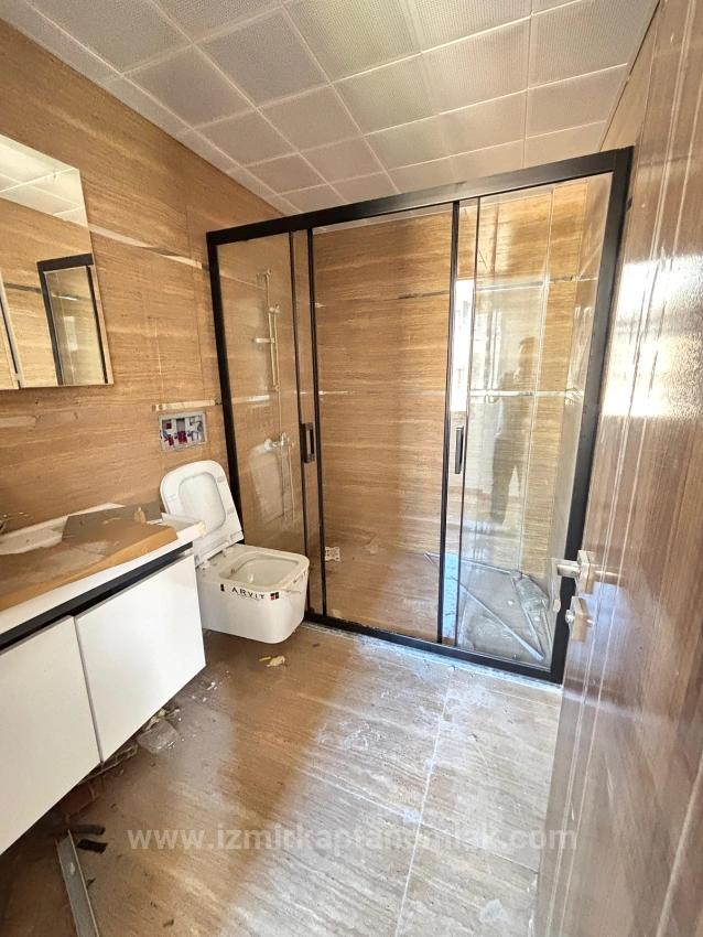 Großzügige 3+1-Zimmer-Villa Mit Separatem Eingang In Menderes Özdere Zu Verkaufen