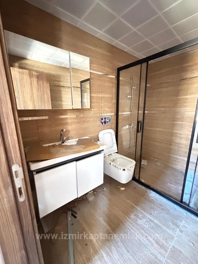 Großzügige 3+1-Zimmer-Villa Mit Separatem Eingang In Menderes Özdere Zu Verkaufen