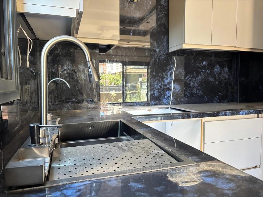 2+1-Zimmer-Villa In Menderes Özdere Zu Verkaufen, 100 Meter Vom Strand Entfernt, Mit Großem Garten