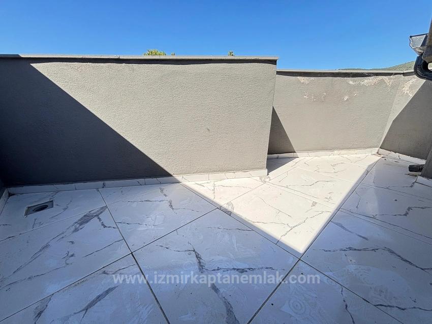 Brandneues 4+1-Zimmer-Triplexhaus In Menderes Özdere Zu Verkaufen, 50 M Vom Strand Entfernt, Mit Großem Garten