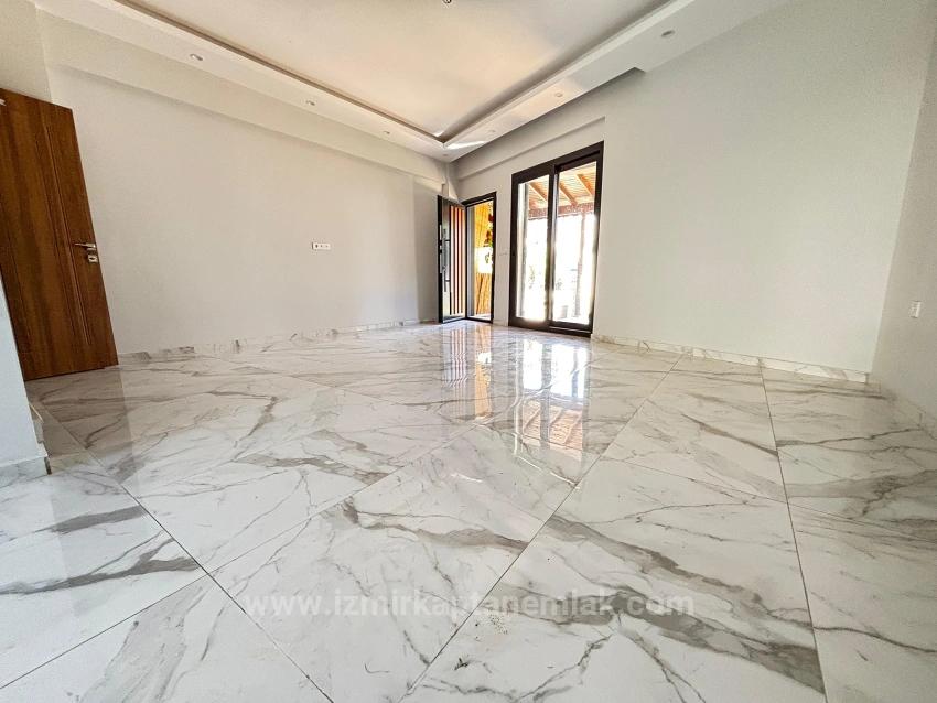 Brandneues 4+1-Zimmer-Triplexhaus In Menderes Özdere Zu Verkaufen, 50 M Vom Strand Entfernt, Mit Großem Garten