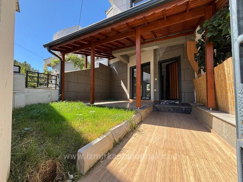 Brandneues 4+1-Zimmer-Triplexhaus In Menderes Özdere Zu Verkaufen, 50 M Vom Strand Entfernt, Mit Großem Garten