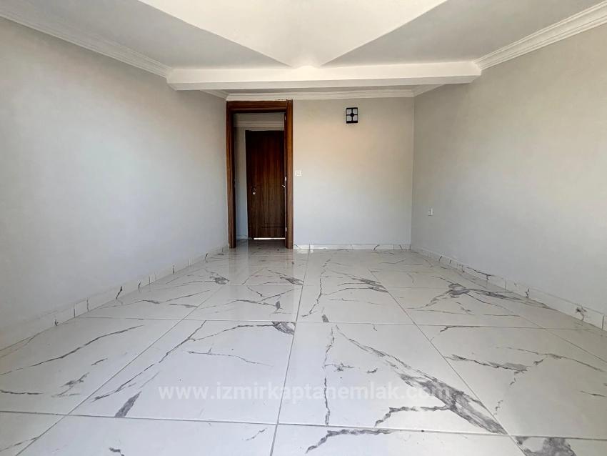 Brandneues 4+1-Zimmer-Triplexhaus In Menderes Özdere Zu Verkaufen, 50 M Vom Strand Entfernt, Mit Großem Garten