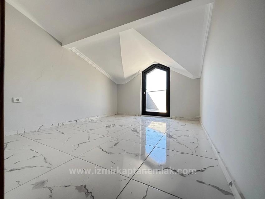 Brandneues 4+1-Zimmer-Triplexhaus In Menderes Özdere Zu Verkaufen, 50 M Vom Strand Entfernt, Mit Großem Garten