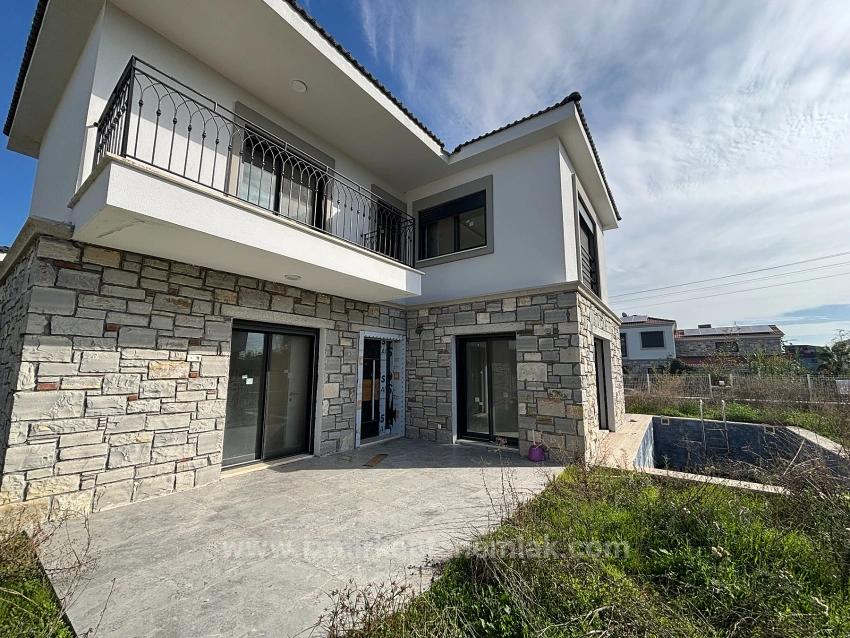 4+1 Freistehende Maisonette-Sommervilla Mit Pool In Seferihisar Akarca