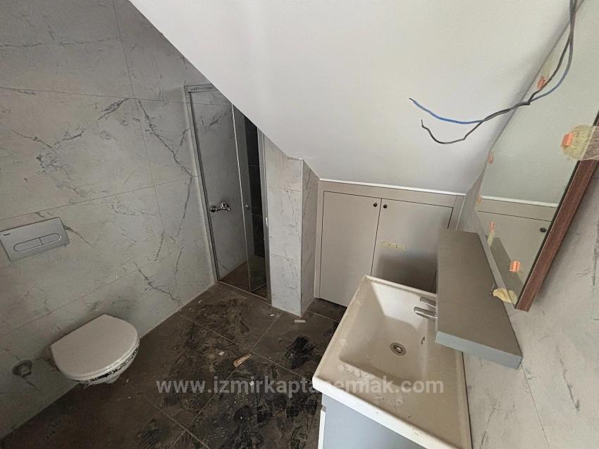 4+1 Freistehende Maisonette-Sommervilla Mit Pool In Seferihisar Akarca