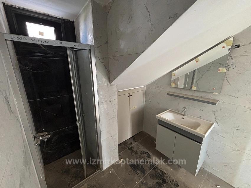 4+1 Freistehende Maisonette-Sommervilla Mit Pool In Seferihisar Akarca