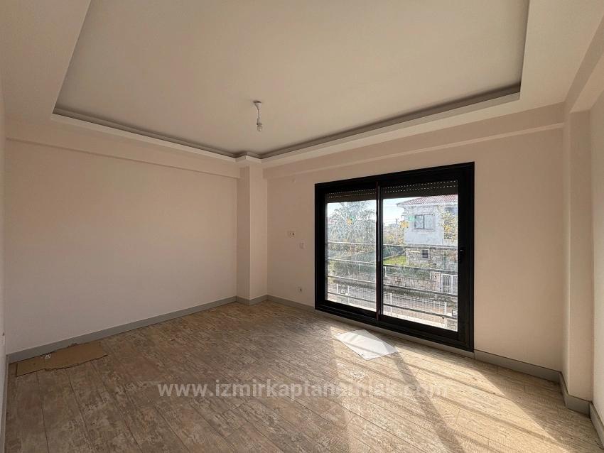 4+1 Freistehende Maisonette-Sommervilla Mit Pool In Seferihisar Akarca