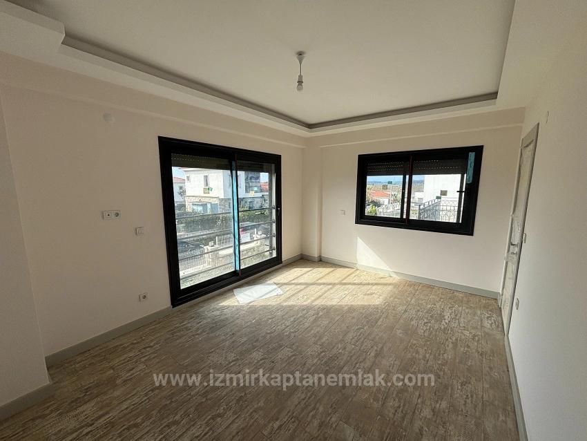 4+1 Freistehende Maisonette-Sommervilla Mit Pool In Seferihisar Akarca