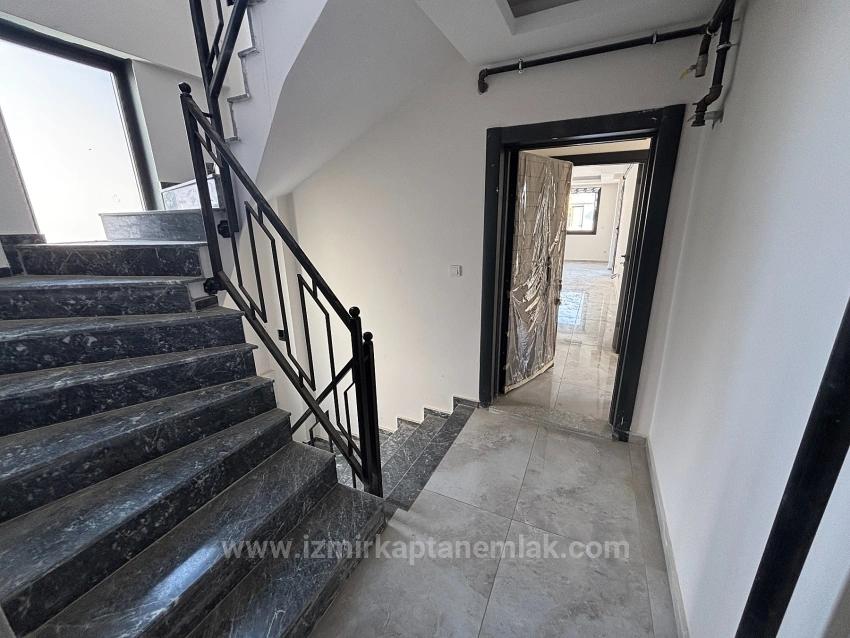 2+1 Mittelgeschosswohnung In Camikebir, Seferihisar, Izmir