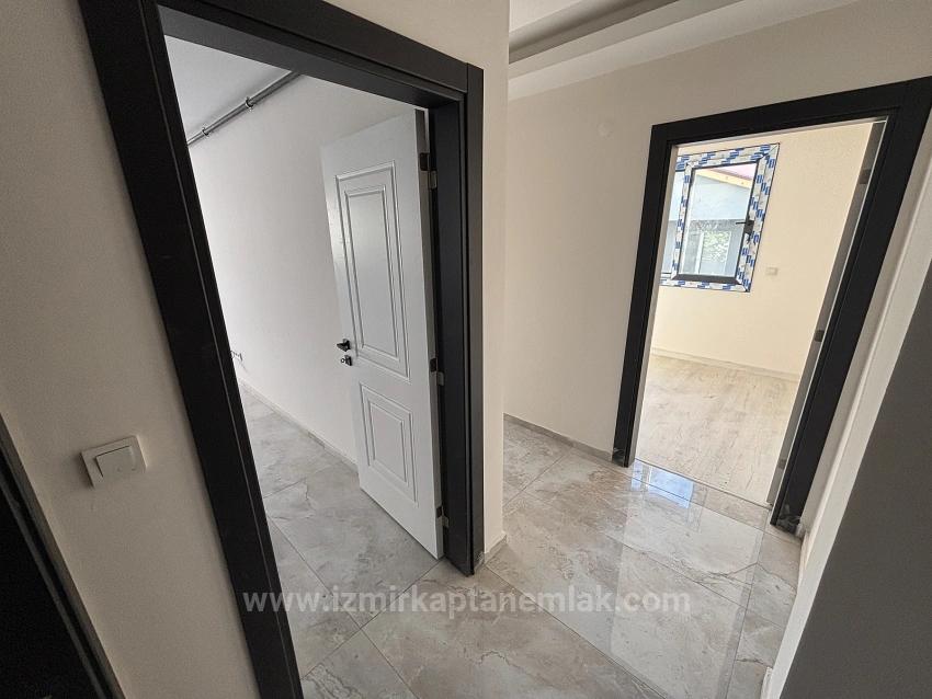 2+1 Mittelgeschosswohnung In Camikebir, Seferihisar, Izmir