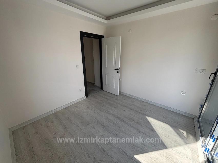 2+1 Mittelgeschosswohnung In Camikebir, Seferihisar, Izmir