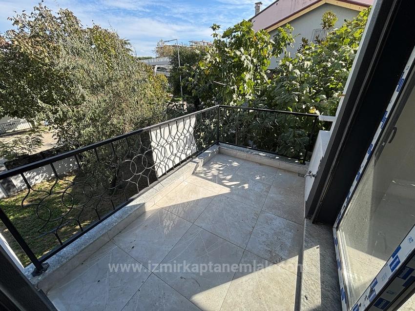 2+1 Mittelgeschosswohnung In Camikebir, Seferihisar, Izmir