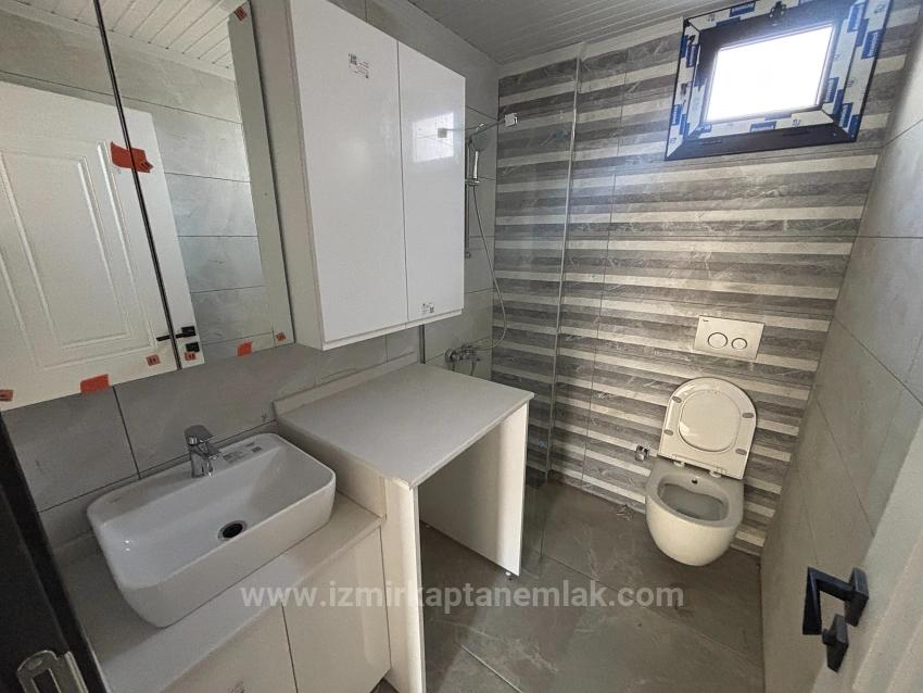 2+1 Mittelgeschosswohnung In Camikebir, Seferihisar, Izmir