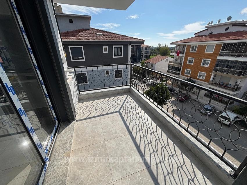 Penthouse-Wohnung Mit 2+1 Zimmern Und Geschlossener Küche In Seferihisar Camikebir