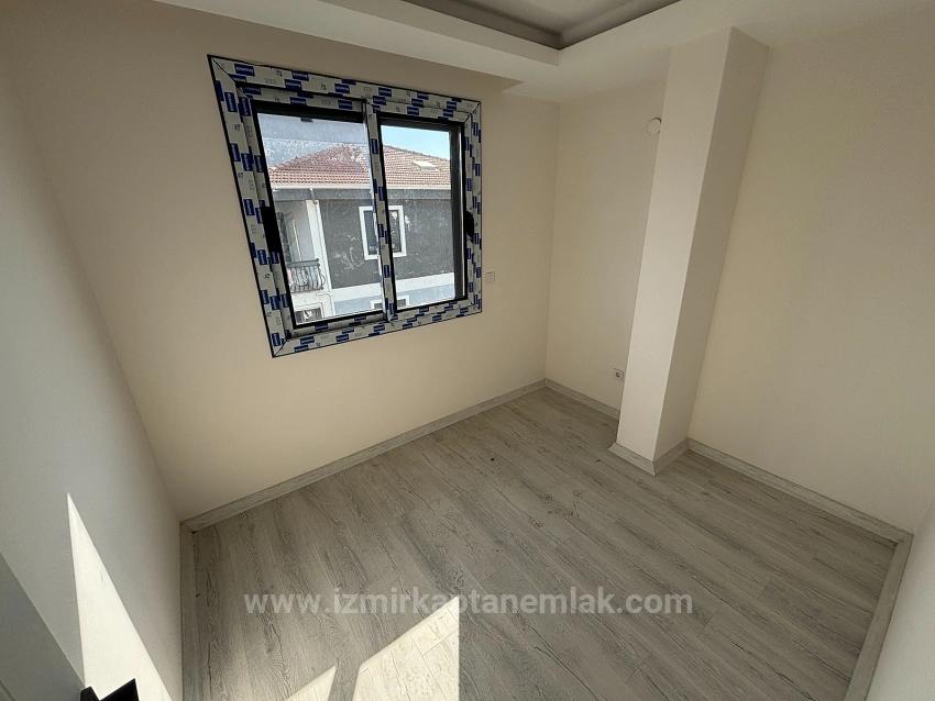 Penthouse-Wohnung Mit 2+1 Zimmern Und Geschlossener Küche In Seferihisar Camikebir