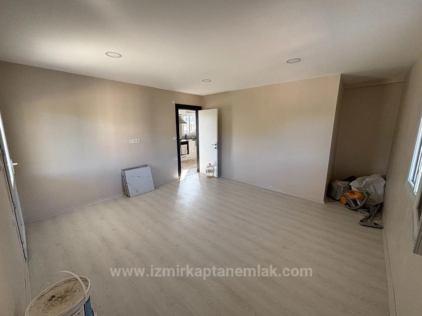 3+1 Apartment Mit Meerblick In Izmir Menderes Fevzi Çakmak