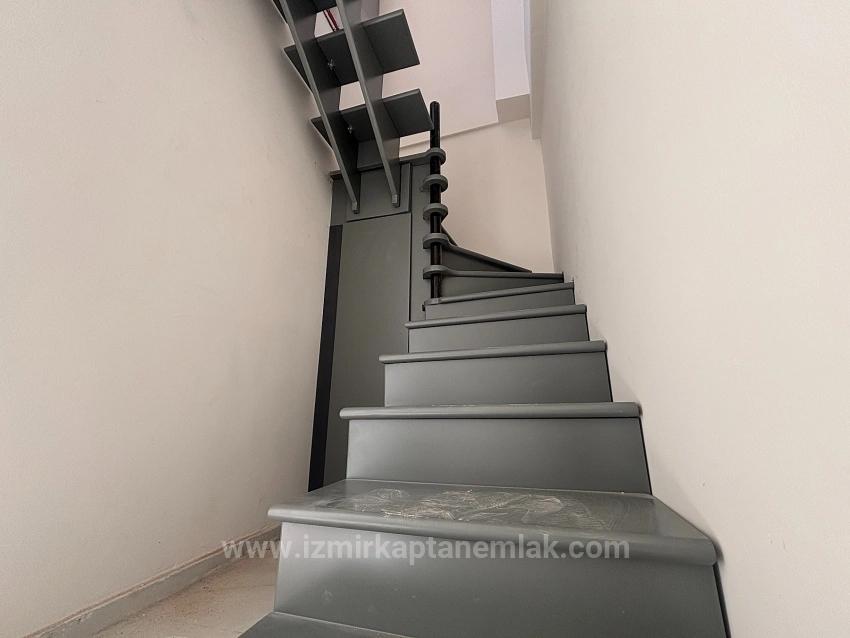 2+1 Reverse-Maisonette-Wohnung In Izmir Seferihisar Çolak İbrahim