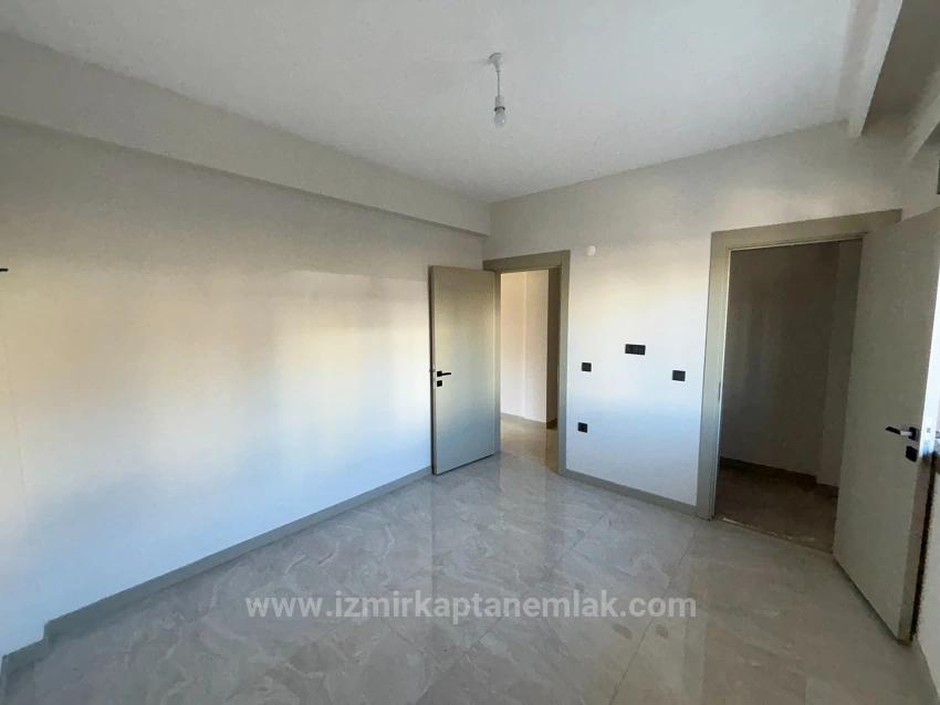 2+1 Erdgeschosswohnung Mit Großem Garten In Seferihisar Çolakibrahim, Izmir