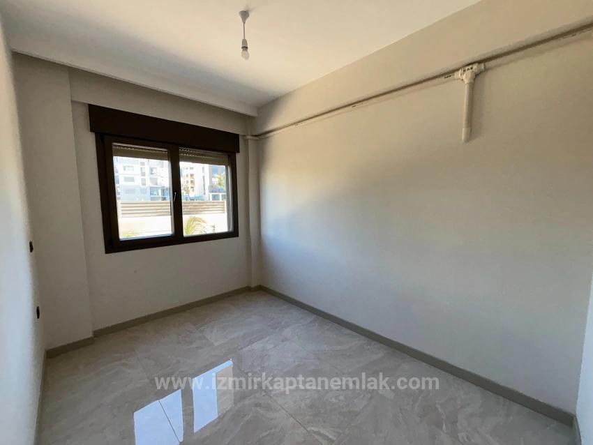 2+1 Erdgeschosswohnung Mit Großem Garten In Seferihisar Çolakibrahim, Izmir