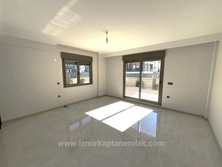 2+1 Erdgeschosswohnung Mit Großem Garten In Seferihisar Çolakibrahim, Izmir