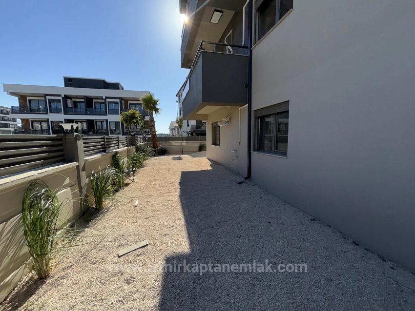 2+1 Erdgeschosswohnung Mit Großem Garten In Seferihisar Çolakibrahim, Izmir