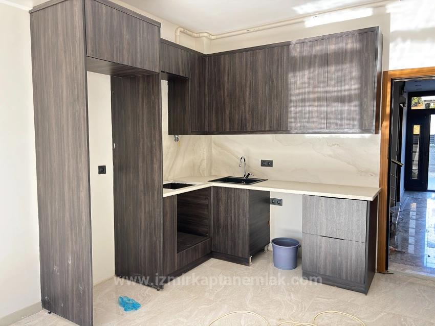 1+1 Erdgeschoss-Gartenwohnung In Izmir Seferihisar Çolakibrahim