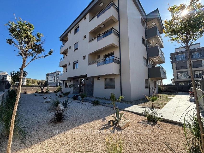 1+1 Erdgeschoss-Gartenwohnung In Izmir Seferihisar Çolakibrahim