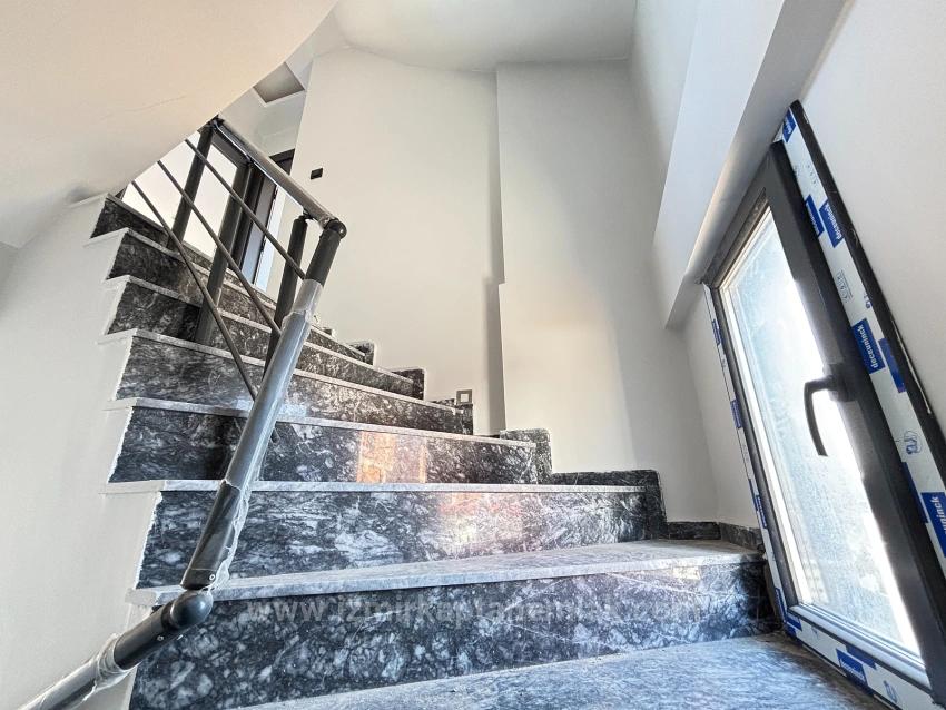 2+1 Triplex-Sommervilla Auf Der Meerseite In İzmir Seferihisar Cumhuriyet