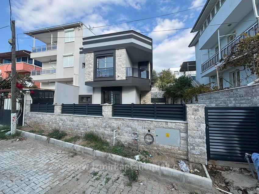 2+1 Villa Zum Verkauf 600 Meter Vom Meer Entfernt In Ürkmez, Seferihisar, Izmir