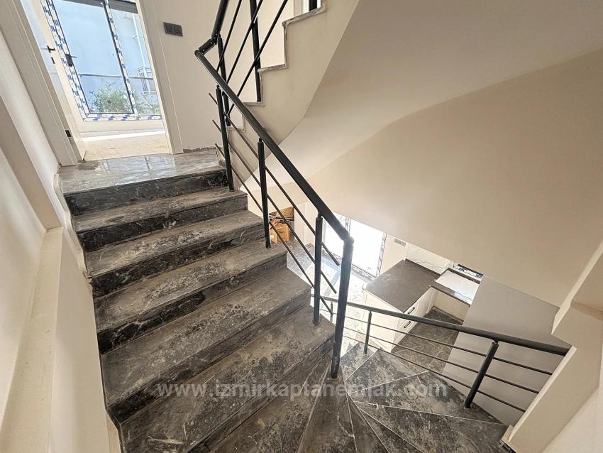 2+1 Villa Zum Verkauf 600 Meter Vom Meer Entfernt In Ürkmez, Seferihisar, Izmir