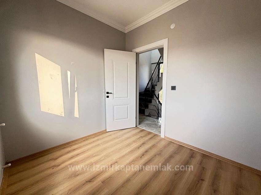 3+1 Freistehende Villa Zum Verkauf In İzmir Seferihisar Ürkmez, 1100 Meter Vom Meer Entfernt