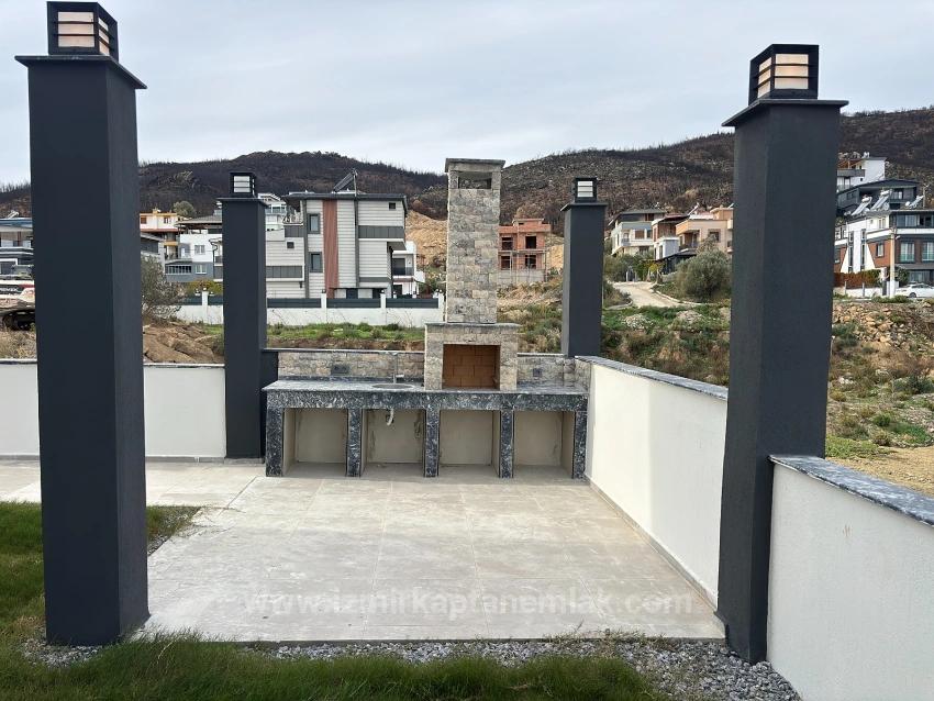 Ultraluxuriöse 4+1-Triplex-Villa Mit Freistehendem Großen Garten In İzmir Seferihisar Doğanbey