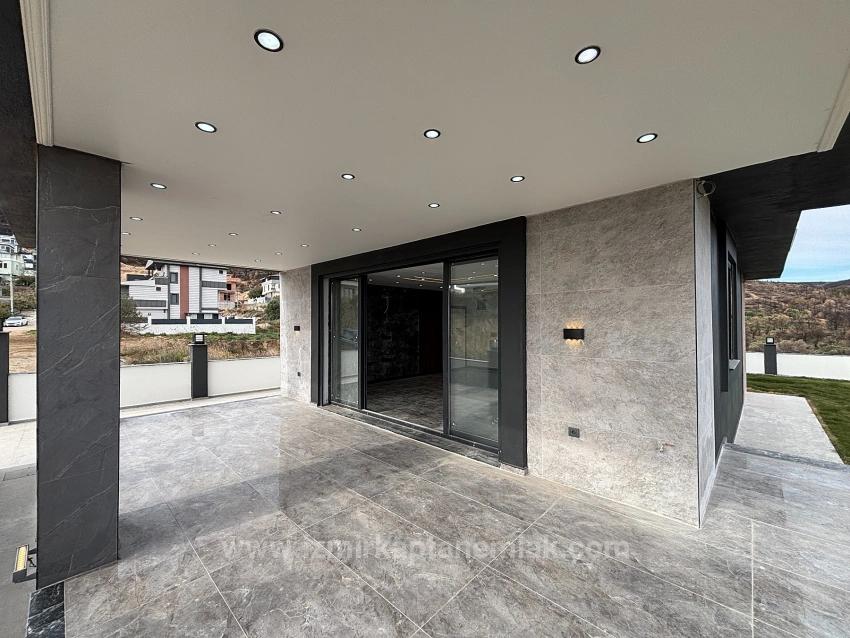 Ultraluxuriöse 4+1-Triplex-Villa Mit Freistehendem Großen Garten In İzmir Seferihisar Doğanbey